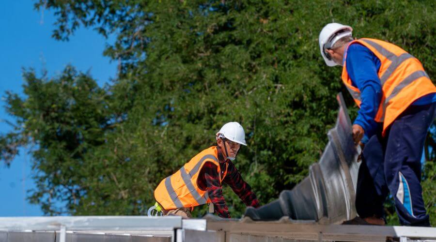 Professional gutter cleaning in Breeding, KY